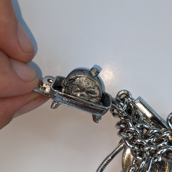 SUPER RARE SUNBEAM SILVER TONE CHARM BRACELET (HEAVY) - Picture 4 of 8